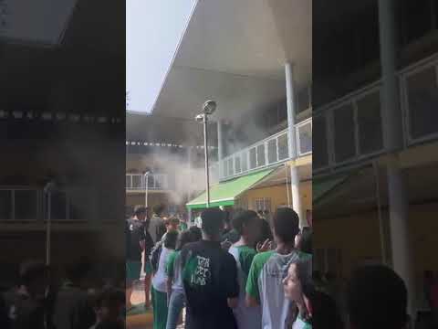 Fogo na escola Emir de Macedo Gomes: 