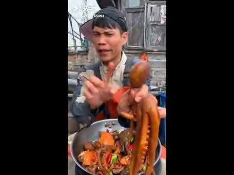 CHINESE SEAFOOD - FISHERMAN COOKING OCTOPUS DELICIOUS EVER!