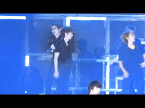 2011.5.7 SJ in Vietnam..Man In Love (Siwon took off his vest !)