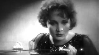 die junge Marlene Dietrich bei einem Vorsingen/screentest 1930 für der Blaue Engel