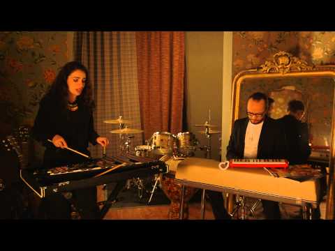 Alcaline, le Mag : Teaser Yael Naim reprend Toxic de Britney Spears