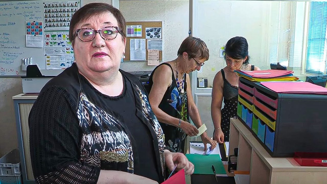 Les fonctionnaires : trop chers, absents, trop nombreux ?