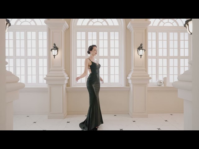 فستان سهره لاميه بحمالات مفتوح من عند الظهر