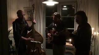 Download lagu Plains And Pines - Must be Santa mp3