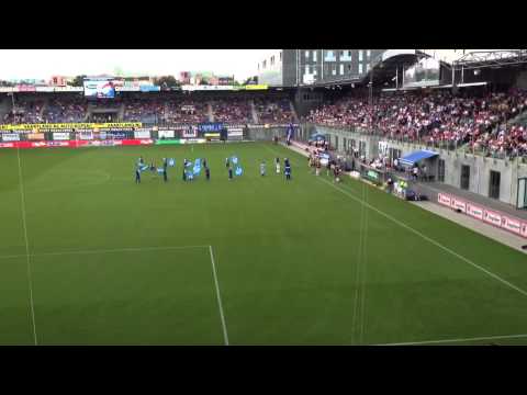 PEC Zwolle - Feyenoord 2-1 (04-08-2013) Opkomst spelers