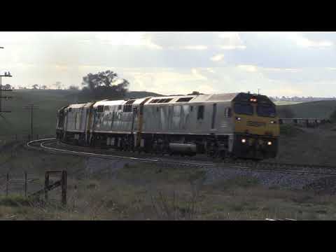 SSR Interstate grain train and 4PS6. 27 June 2020 Oolong to Top bridge.