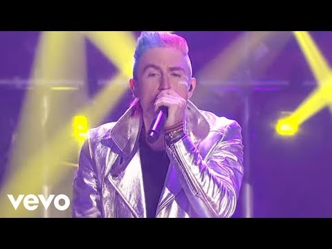 Walk The Moon - Shut Up and Dance (Live at New Year's Rockin Eve)