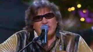 Kadr z teledysku Feliz Navidad tekst piosenki Jose Feliciano