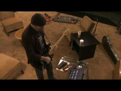 U2's The Edge soundchecks his guitar rig (It Might Get Loud)