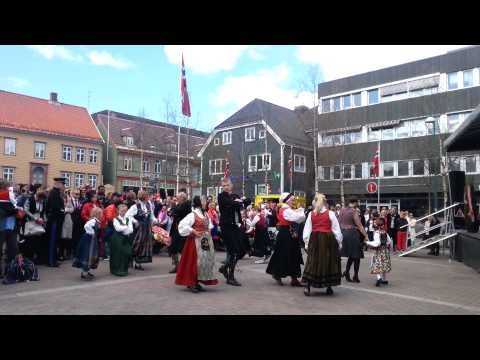 Norwegian folk dance - Norway National Day