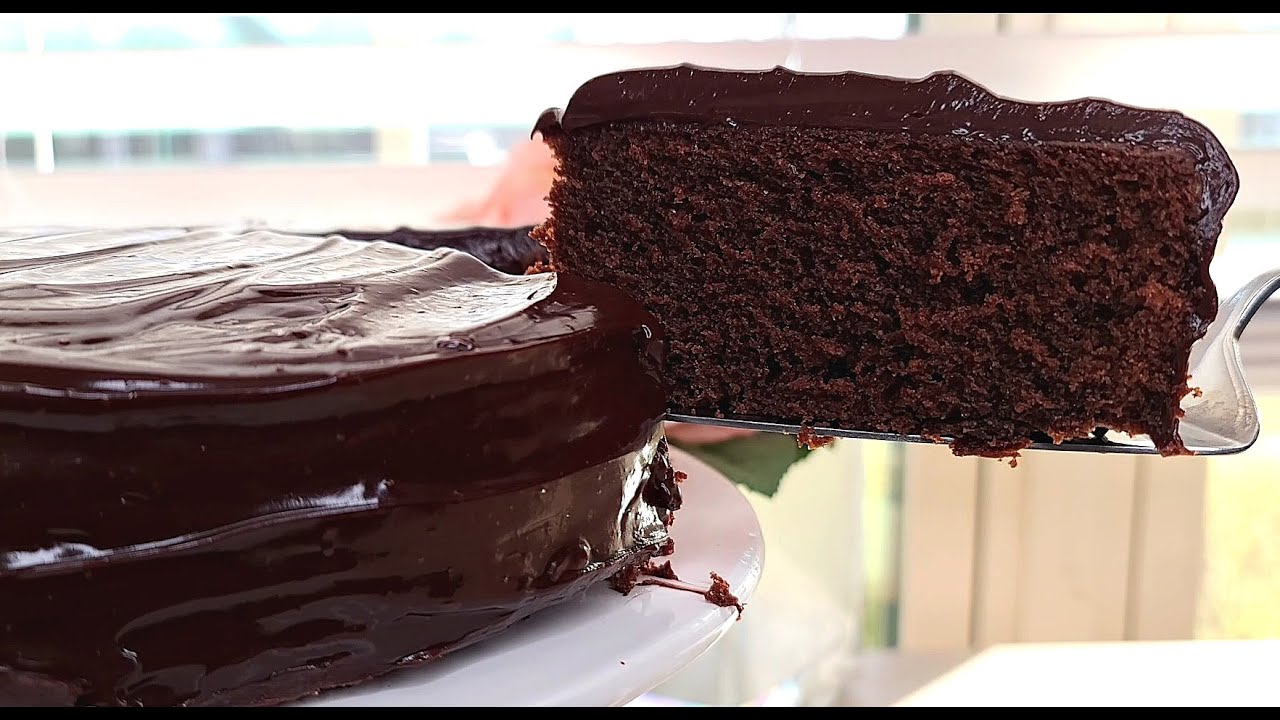 Easy Chocolate Ganache Cake Recipe