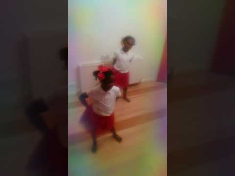 Dancing in the dark-Rihanna (covered by Chloe and Christelle Adafin)