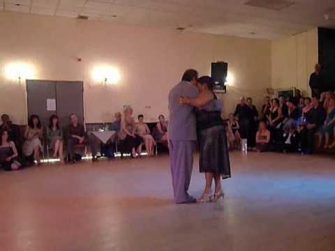  María del Carmen Romero  and  Jorge Dispari  are  dancing  to  the  tango  "  Un Boliche  "