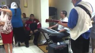 Rosa Pérez - En Philadelphia 2013" pastor Enrique Lebron.