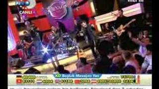 Emre Aydin @ Beyaz Show - Kim Dokunduysa Sana Ona Git