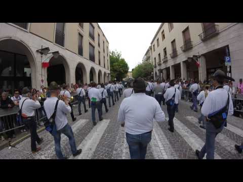 Veci Fanfara Julia - Adunata Alpini 2017 - Inno Alpini - Tribuna