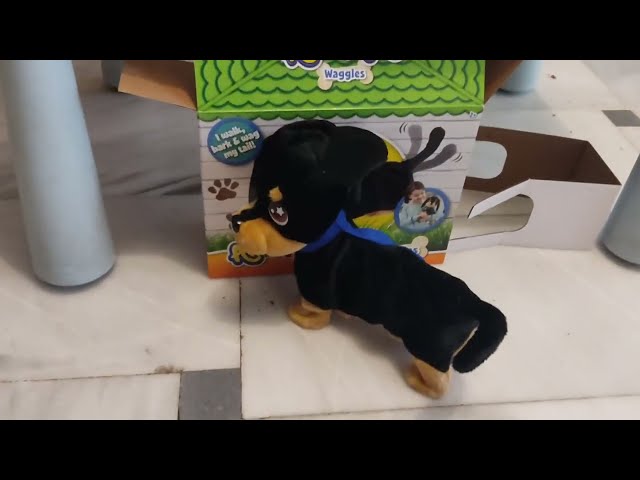 Vídeo relacionado con Goliath - ANIMAGIC - Perrito Tilly el Terrier - Peluche Interactiva - Juguete Electrónico Divertido - Camina, Ladra y Mueve la Cola - Para Niños a Partir de 2 Años - Pilas Incluidas