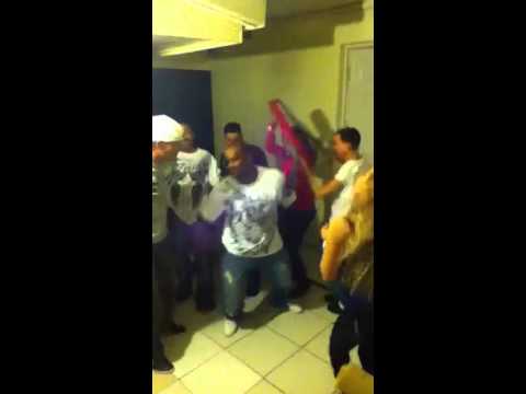 Sensato ft Julio Voltio- La fila India con Brugal