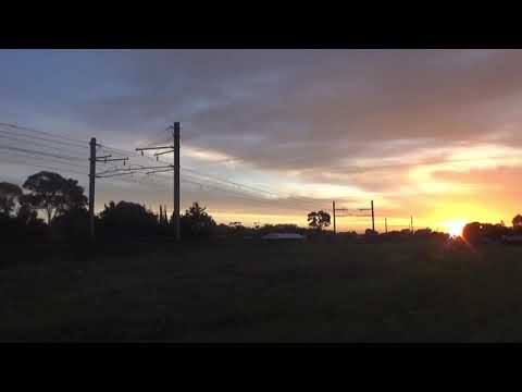 NR30 NR77 on 5PM5 in hoppers crossing