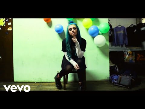 Total Outcasts - Bronnie