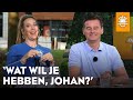 Hélène verschijnt breiend in beeld: 'Wat wil je hebben, Johan?' | DE ORANJEZOMER