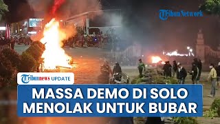 Demonstrasi di Bundaran Gladak Solo Memanas hingga Petang, Massa Aksi Menolak Membubarkan Diri