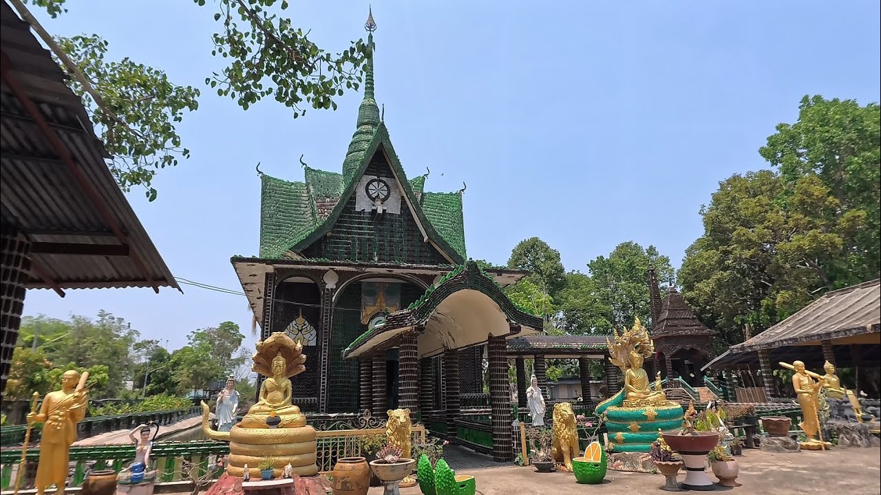 Wat Pa Maha Chedi Kaew (Wat Larn Kuad)