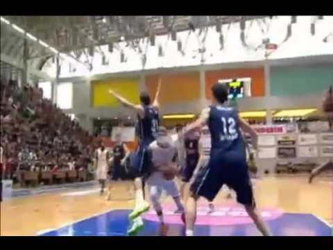 Justin Carter'dan Müthiş Smaç (2 Mart 2014, Uşak Sportif-Anadolu Efes)