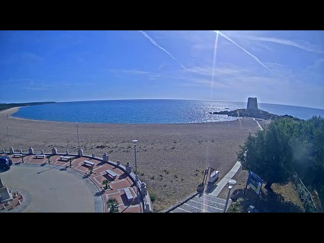 バリ・サルド （石造りの塔はTorre di Bari（バリの塔）と呼ばれるスペイン統治時代（16〜17世紀）に建てられた海賊見張り塔）