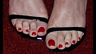 Demi Moore Slim Feet and Long Toes / أقدام ديمي مور