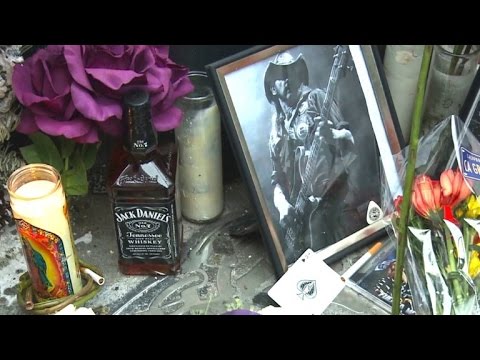 Motörhead-Fans huldigen Lemmy Kilmister in Rainbow Bar