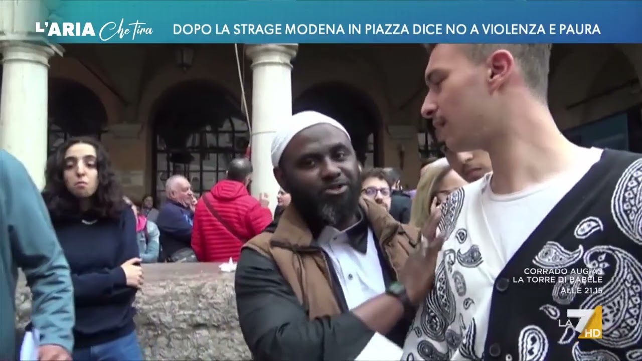 Auto sulla folla: dopo la strage, Modena in piazza dice no a violenza e paura