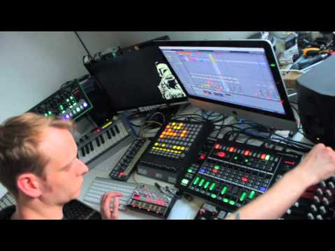 AGJA Astro - Tech live Jam Roland Aira MX - 1 TR - 8 Micron Bitstream Volca Bass Ableton Live