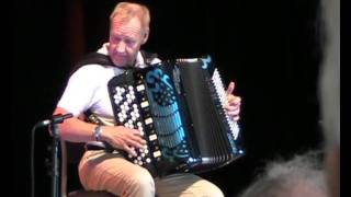 preview picture of video 'Accordion virtuoso Glen Qvarnström - The jolly accordion player - Den glada haidaristen'