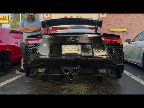 Lexus LFA revving to 9k rpm!