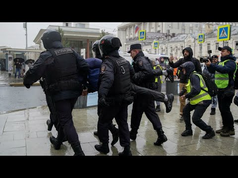 روسيا اعتقال مئات المحتجين ضد التعبئة العسكرية وبوتين يشدد العقوبات على الرافضين لها • فرانس 24
