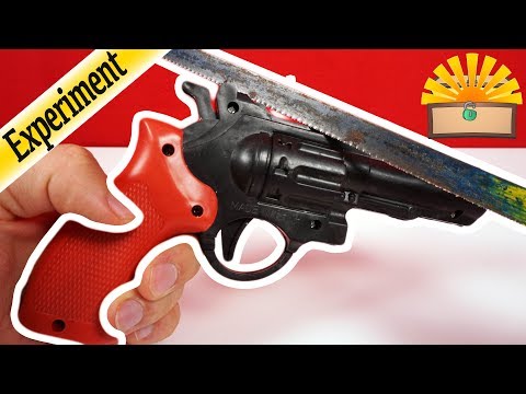 PISTOLE ZERSCHNEIDEN - WIE sieht es DARIN AUS ? - Kinder EXPERIMENT deutsch
