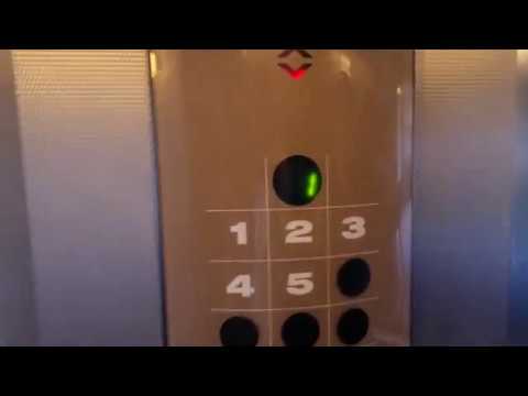 Schindler traction elevator/lift in Laivalahdenkaari 34A, Herttoniemi, Helsinki