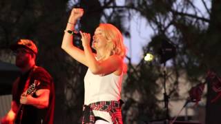 Britt Nicole - Hanging On (Live Fan Cam)