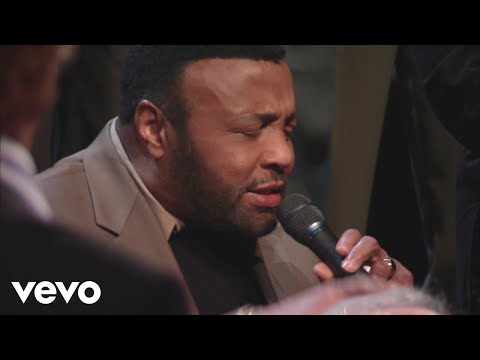 Bill & Gloria Gaither - Through It All [Live] ft. Andraé Crouch