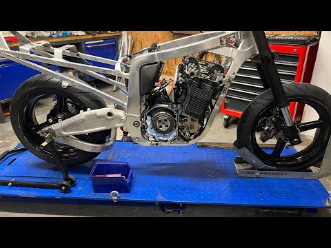 Pass8!: #bikeshop because# rebuild #Suzuki #GSX-R 1100 #GV73_Part4