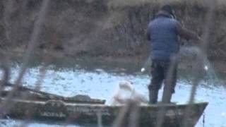 preview picture of video 'cu tupeu cu plasa pe canalul de apa calda'