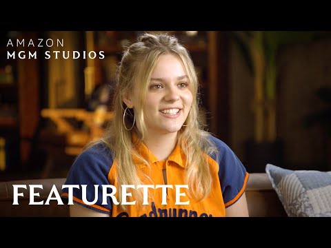 Thumbnail of the video: Featurette