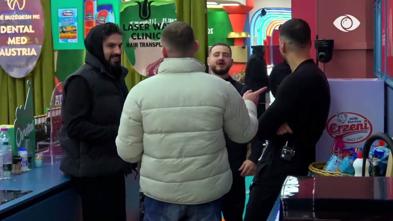 “Këtu nuk ka as vëlla, as shok”/ Xumi diskuton me djemtë: Grupi i vetëm jemi…