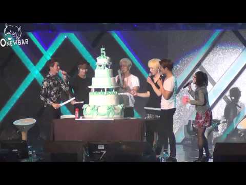[FC] 130525 SHINee & their giant cake @ 5th Anniversary Party