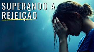 SUPERANDO A DOR DA REJEIÇÃO: COMO O AMOR De DEUS TRANSFORMA Sua Dor Em PROPÓSITO (Motivação Cristã)