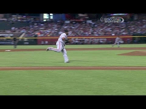 SF@ARI: Panda charges to get out on Cahill's dribbler