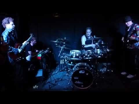 DIE BATTERIE @Café à GoGo 2018 - Earth Cake