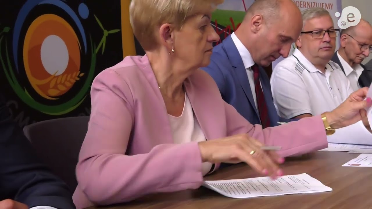 Zdjęcie do 12 inwestycji drogowych za jednym razem. Umowa podpisana