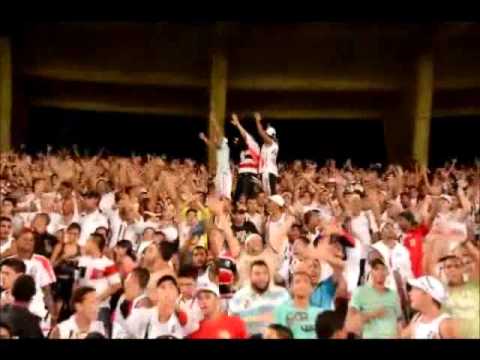 Inferno Coral faz a festa nas arquibancadas do Arruda diante do Porto (08/02/12)